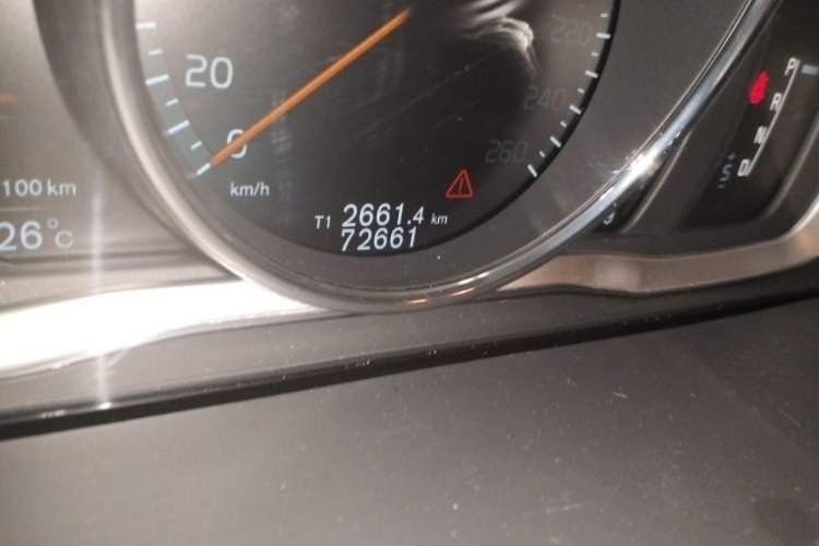 Used Volvo S60 2016 S60L T4 Zhiyuan Edition Odometer Close Up