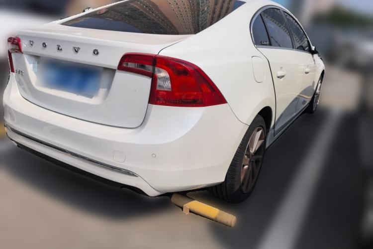 Used Volvo S60 2016 S60L T4 Zhiyuan Edition Rear Right 45 Deg