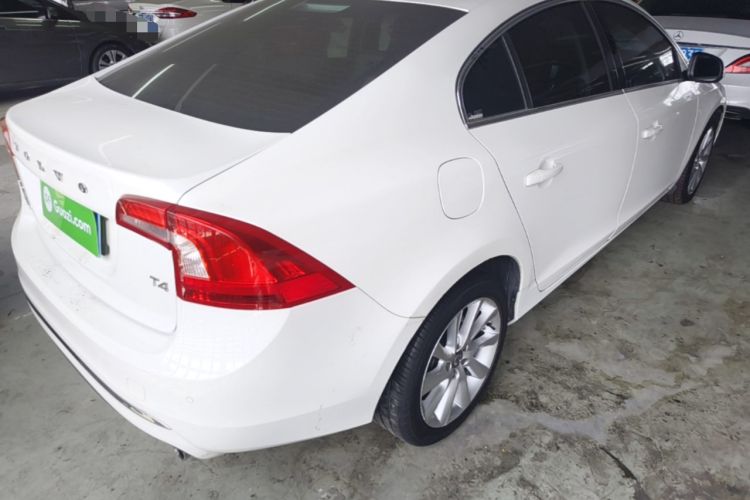 Used Volvo S60 2016 S60L T4 Zhiyuan Edition Rear Right 45 Deg