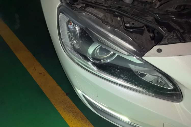 Used Volvo S60 2016 S60L T4 Zhiyuan Edition Right Front Headlight