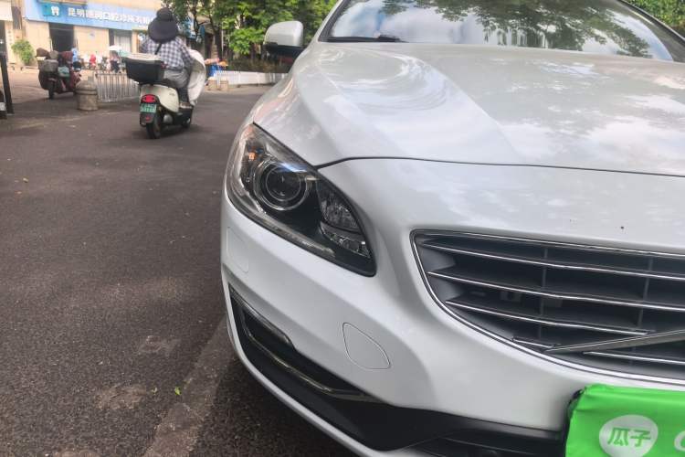 Used Volvo S60 2016 S60L T4 Zhiyuan Edition Right Front Headlight