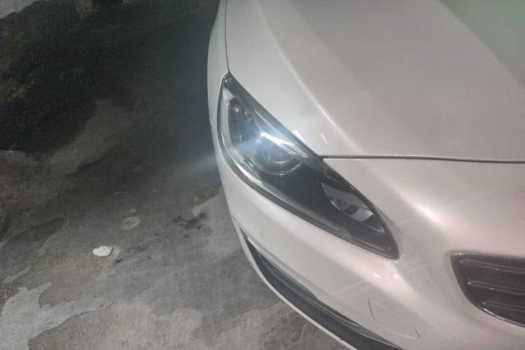 Used Volvo S60 2016 S60L T4 Zhiyuan Edition Right Front Headlight