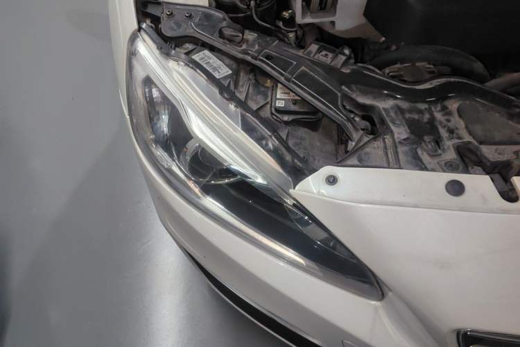 Used Volvo S60 2016 S60L T5 Intelligent Drive Edition Right Front Headlight