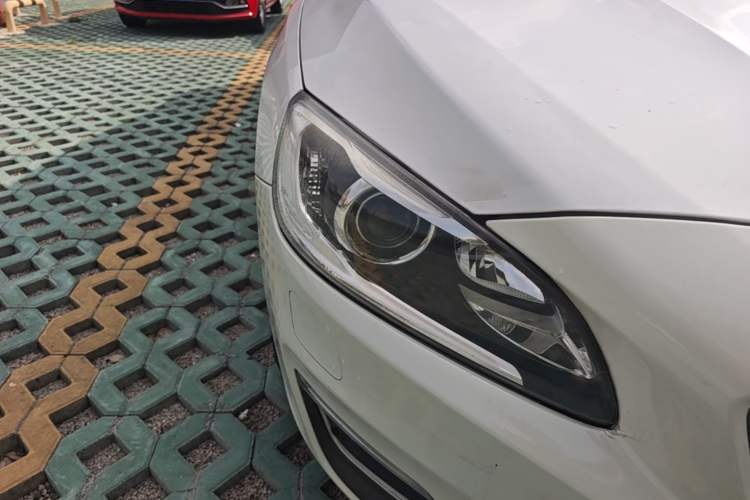 Used Volvo S60 2016 S60L T4 Zhiyuan Edition Right Front Headlight