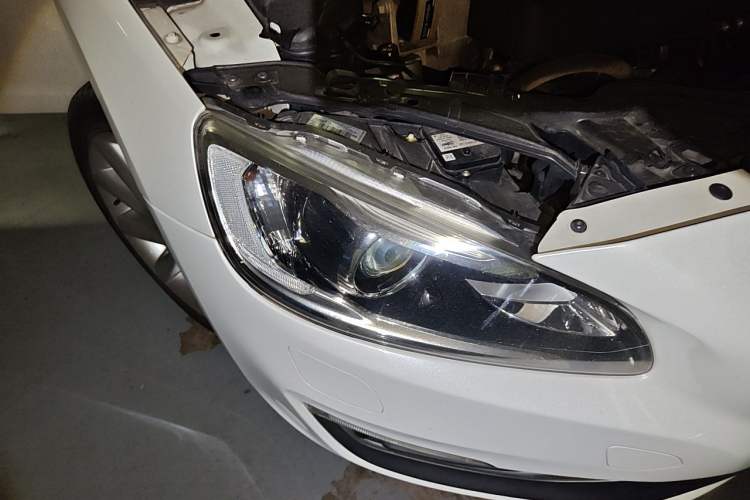 Used Volvo S60 2016 S60L T4 Zhiyuan Edition Right Front Headlight