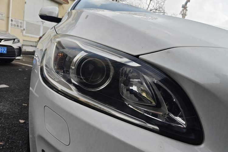 Used Volvo S60 2016 S60L T5 Intelligent Drive Edition Right Front Headlight