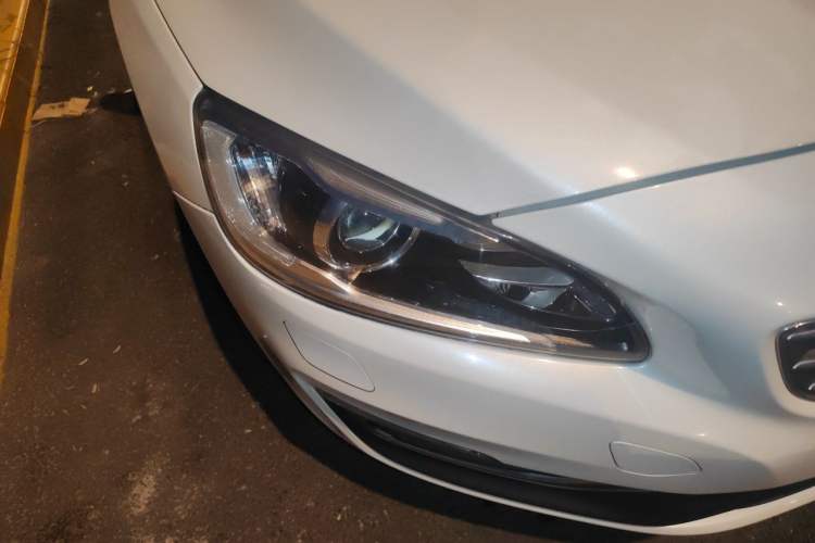 Used Volvo S60 2016 S60L T4 Zhiyuan Edition Right Front Headlight