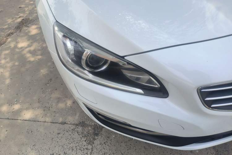 Used Volvo S60 2016 S60L T4 Zhiyuan Edition Right Front Headlight