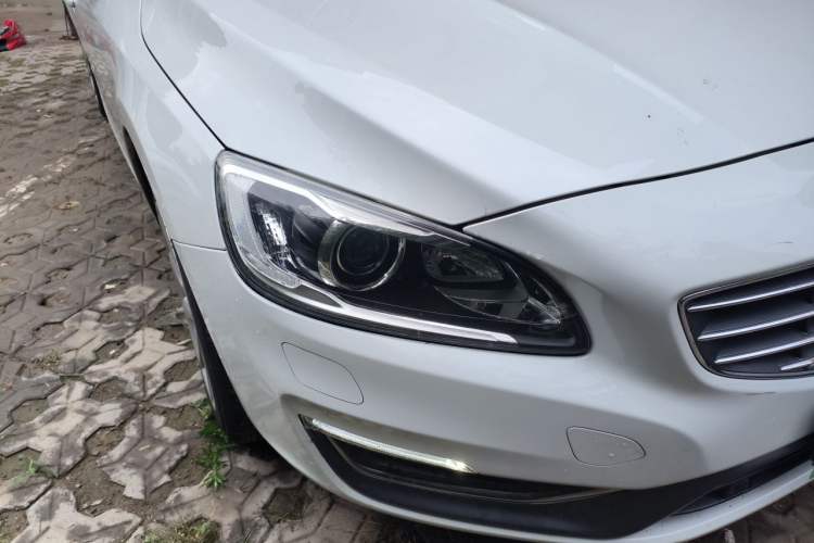 Used Volvo S60 2016 S60L T4 Zhiyuan Edition Right Front Headlight