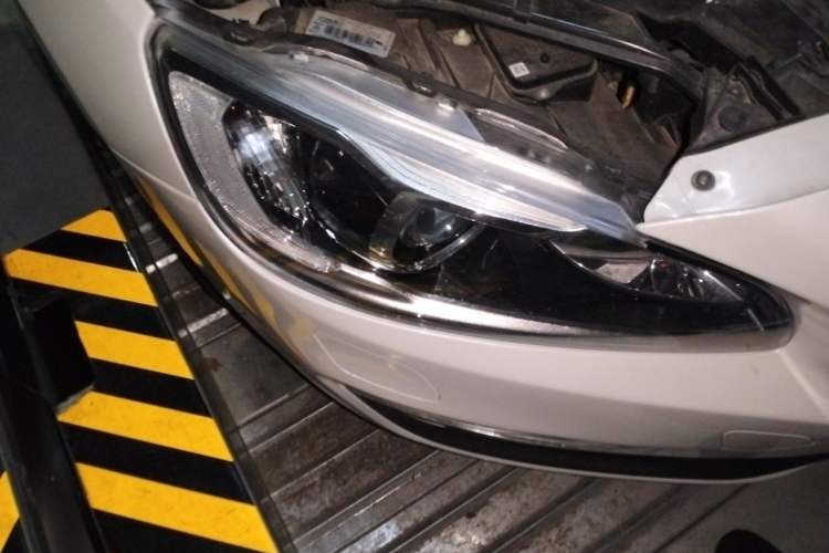 Used Volvo S60 2016 S60L T4 Zhiyuan Edition Right Front Headlight