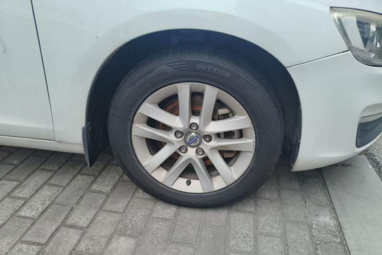 Used Volvo S60 2016 S60L T3 Smart Drive Edition Right Front Wheel Hub
