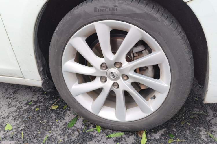 Used Volvo S60 2016 S60L T4 Zhiyuan Edition Right Front Wheel Hub
