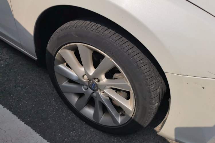 Used Volvo S60 2016 S60L T4 Zhiyuan Edition Right Front Wheel Hub
