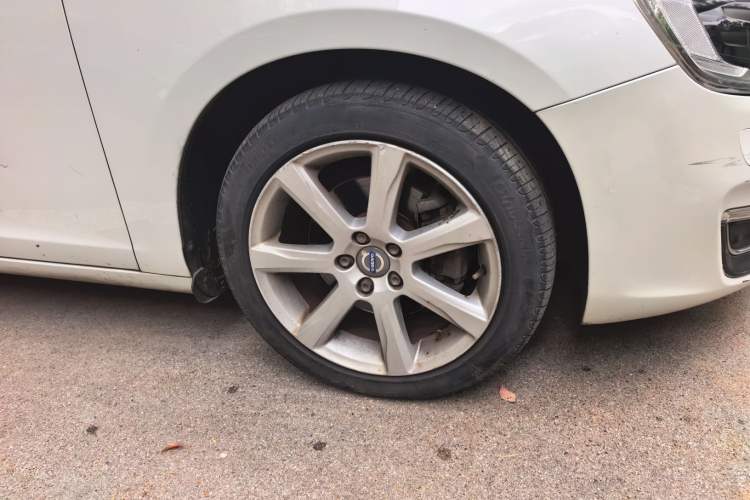 Used Volvo S60 2016 S60L T5 Intelligent Drive Edition Right Front Wheel Hub