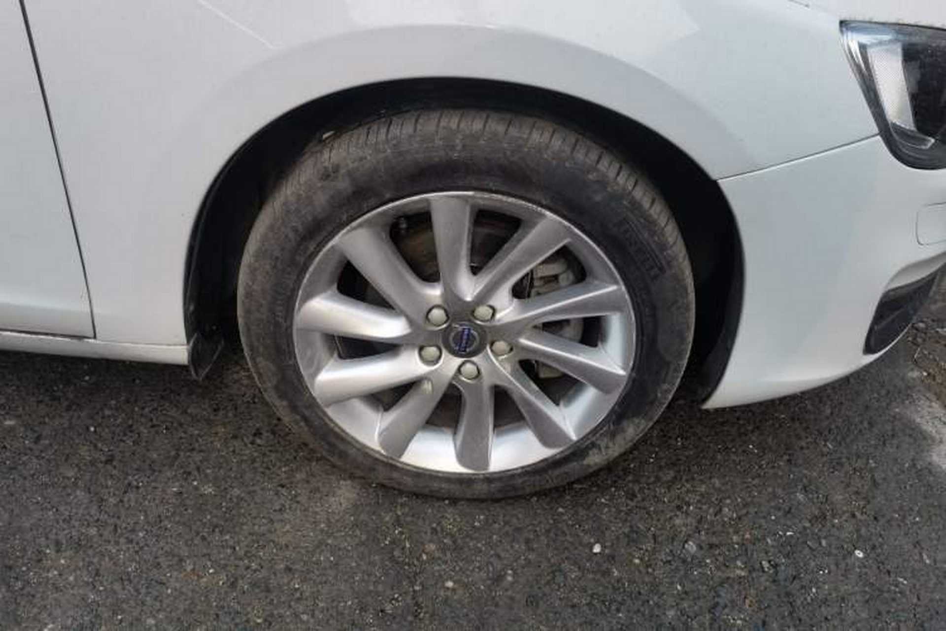 Used Volvo S60 2016 S60L T4 Zhiyuan Edition Right Front Wheel Hub