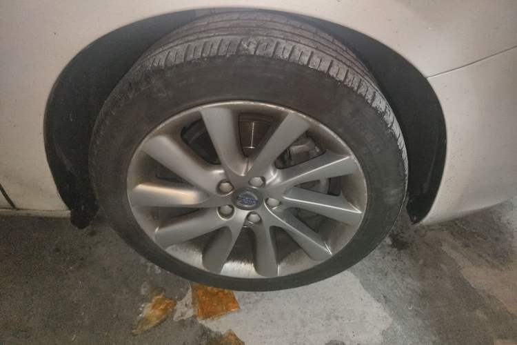 Used Volvo S60 2016 S60L T4 Zhiyuan Edition Right Front Wheel Hub