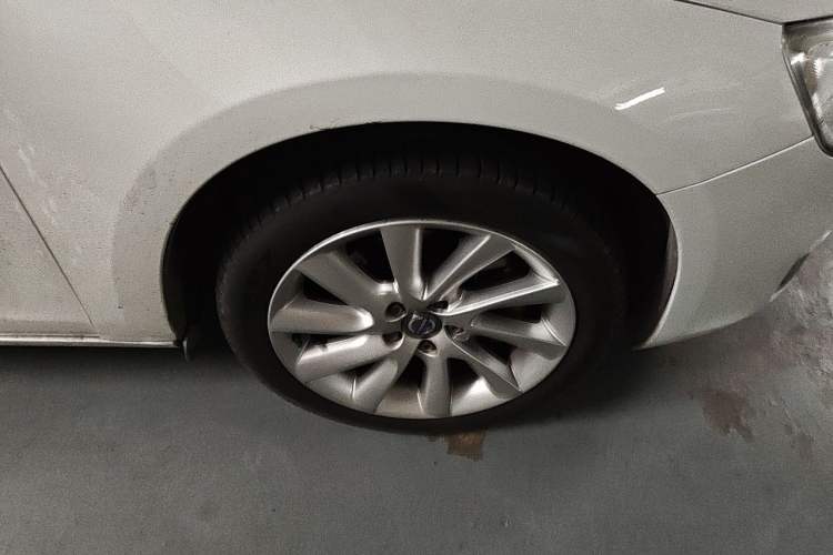 Used Volvo S60 2016 S60L T4 Zhiyuan Edition Right Front Wheel Hub