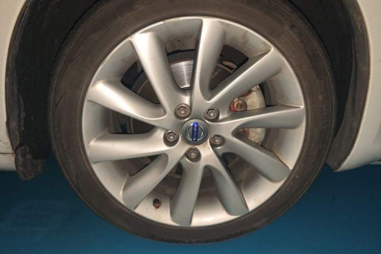 Used Volvo S60 2016 S60L T4 Zhiyuan Edition Right Front Wheel Hub