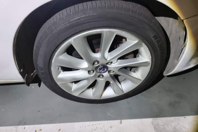 Used Volvo S60 2016 S60L T4 Zhiyuan Edition Right Front Wheel Hub