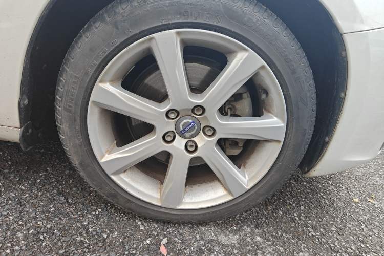 Used Volvo S60 2016 S60L T5 Intelligent Drive Edition Right Front Wheel Hub