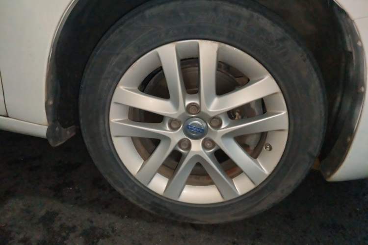 Used Volvo S60 2016 S60L T3 Smart Drive Edition Right Front Wheel Hub