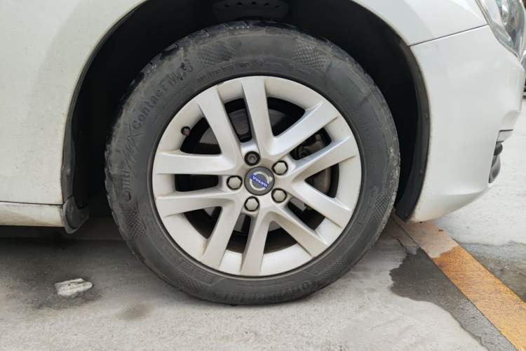 Used Volvo S60 2016 S60L T3 Smart Drive Edition Right Front Wheel Hub