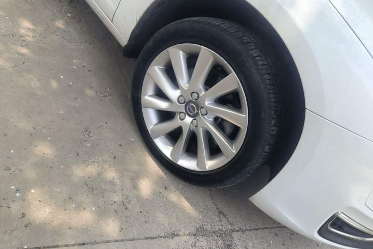 Used Volvo S60 2016 S60L T4 Zhiyuan Edition Right Front Wheel Hub