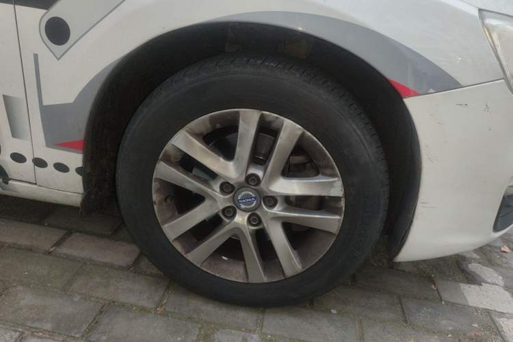 Used Volvo S60 2016 S60L T3 Smart Drive Edition Right Front Wheel Hub
