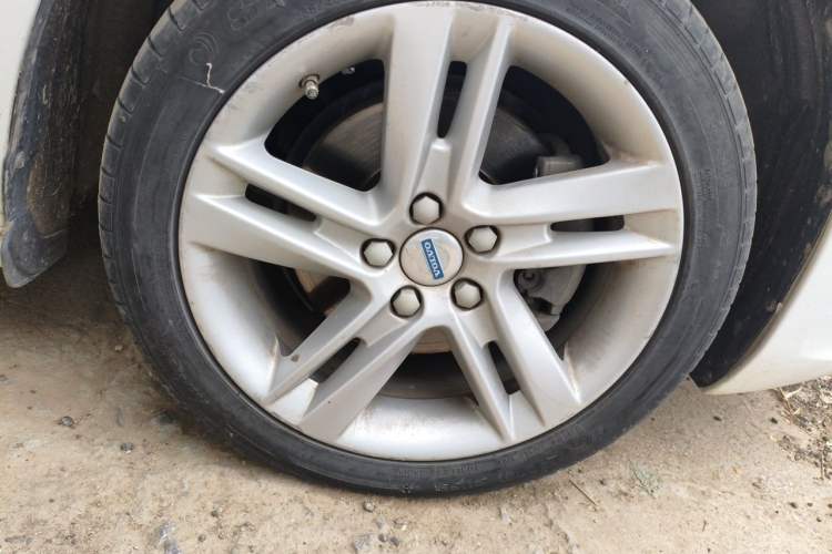 Used Volvo S60 2016 S60L T5 Intelligent Drive Edition Right Front Wheel Hub