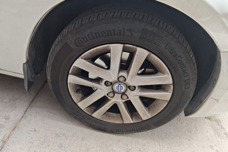Used Volvo S60 2016 S60L T3 Smart Drive Edition Right Front Wheel Hub