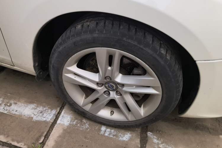 Used Volvo S60 2016 S60L T5 Intelligent Drive Edition Right Front Wheel Hub