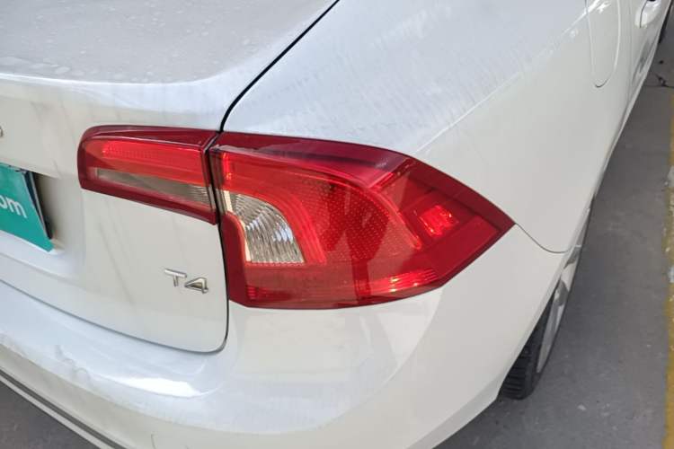 Used Volvo S60 2016 S60L T4 Zhiyuan Edition Right Rear Taillight