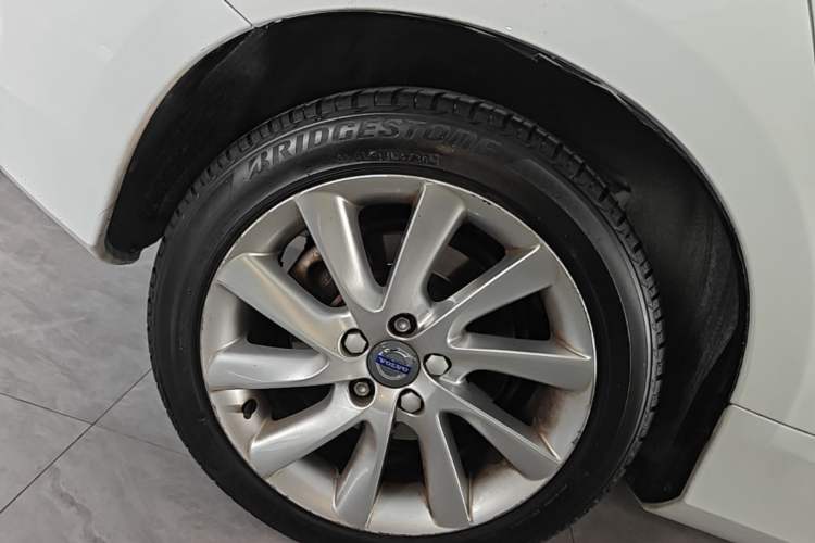 Used Volvo S60 2016 S60L T4 Zhiyuan Edition Right Rear Wheel Hub