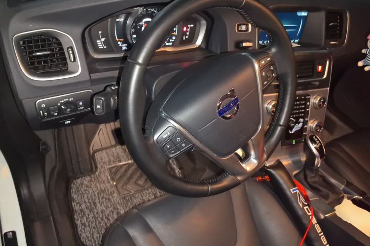 Used Volvo S60 2016 S60L T4 Zhiyuan Edition Steering Wheel