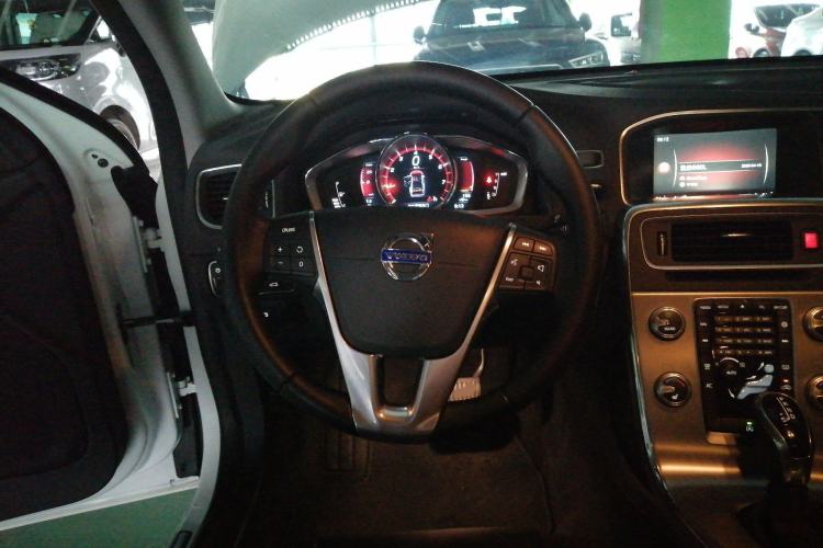 Used Volvo S60 2016 S60L T4 Zhiyuan Edition Steering Wheel
