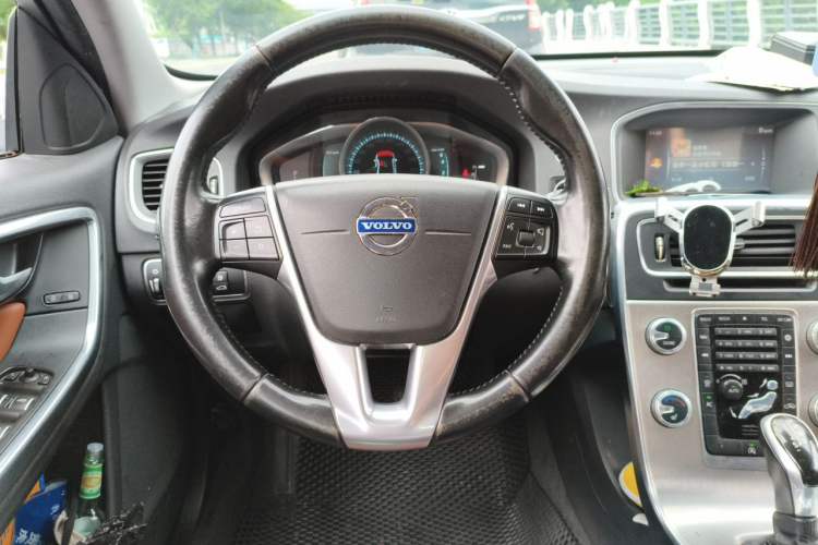 Used Volvo S60 2016 S60L T4 Zhiyuan Edition Steering Wheel