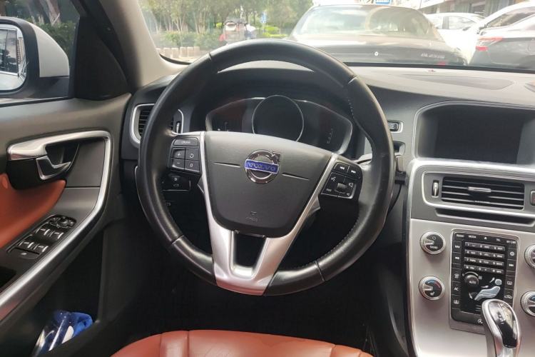 Used Volvo S60 2016 S60L T5 Intelligent Drive Edition Steering Wheel