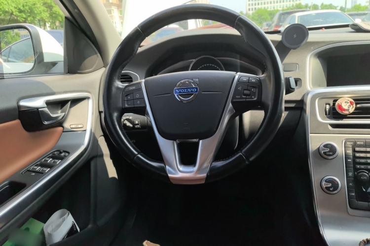 Used Volvo S60 2016 S60L T4 Zhiyuan Edition Steering Wheel