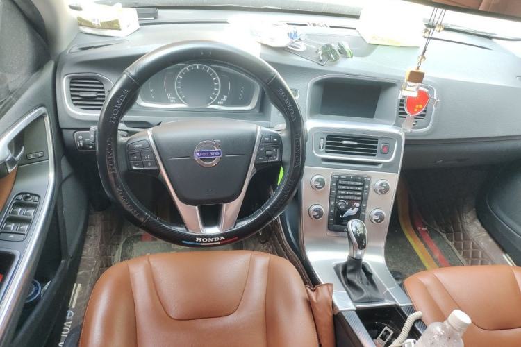 Used Volvo S60 2016 S60L T4 Zhiyuan Edition Steering Wheel