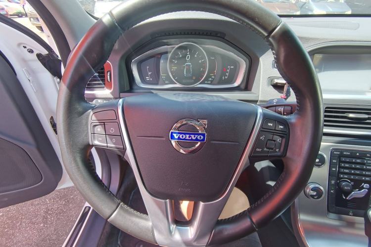 Used Volvo S60 2016 S60L T4 Zhiyuan Edition Steering Wheel