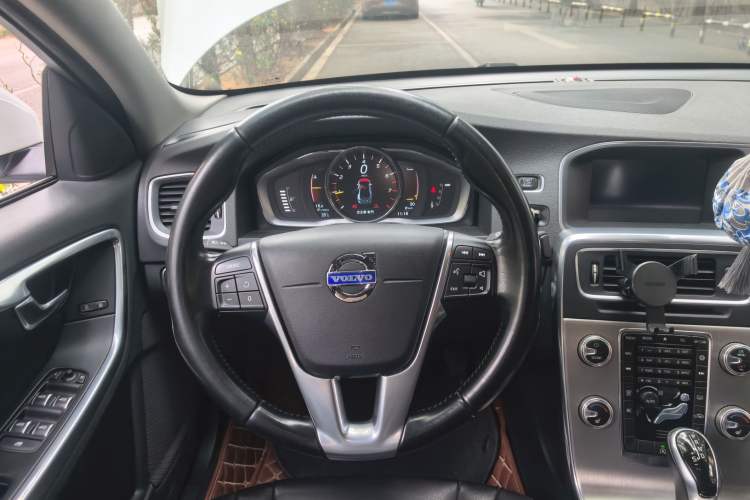 Used Volvo S60 2016 S60L T4 Zhiyuan Edition Steering Wheel
