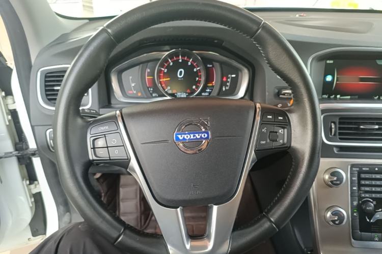 Used Volvo S60 2016 S60L T4 Zhiyuan Edition Steering Wheel