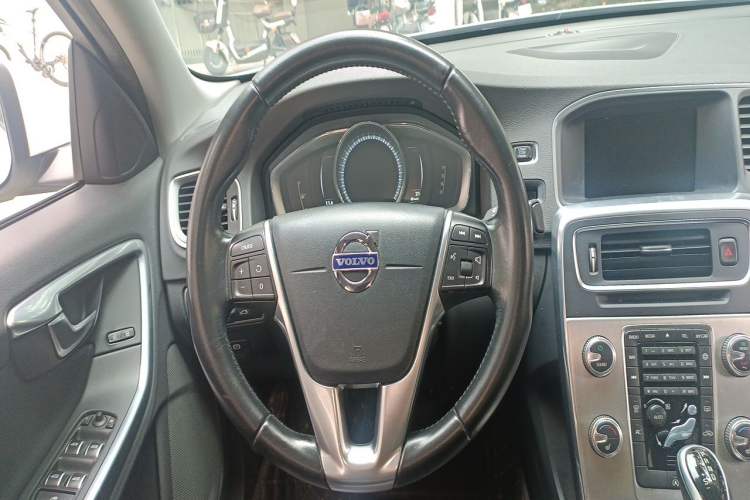 Used Volvo S60 2016 S60L T4 Zhiyuan Edition Steering Wheel