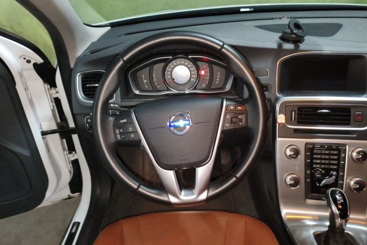 Used Volvo S60 2016 S60L T3 Smart Drive Edition Steering Wheel