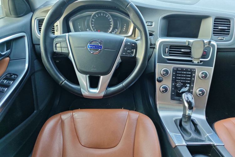 Used Volvo S60 2016 S60L T4 Zhiyuan Edition Steering Wheel