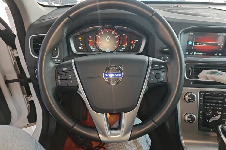 Used Volvo S60 2016 S60L T4 Zhiyuan Edition Steering Wheel
