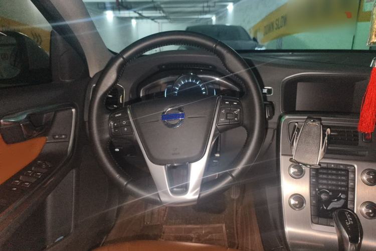 Used Volvo S60 2016 S60L T4 Zhiyuan Edition Steering Wheel