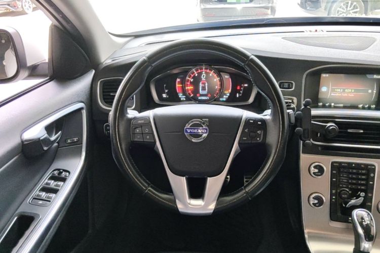 Used Volvo S60 2016 S60L T4 Zhiyuan Edition Steering Wheel