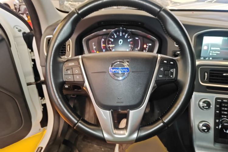 Used Volvo S60 2016 S60L T4 Zhiyuan Edition Steering Wheel