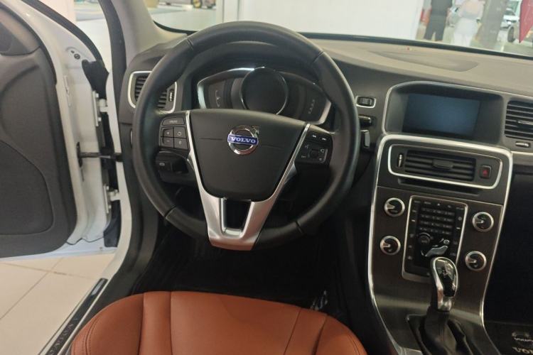 Used Volvo S60 2016 S60L T5 Intelligent Drive Edition Steering Wheel